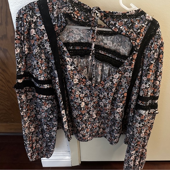 Tie back blouse - Picture 2 of 3